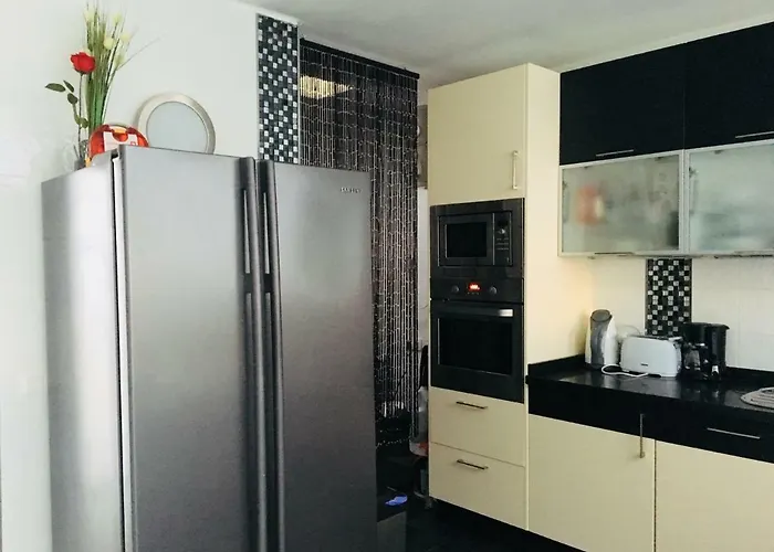 New Colonyclub 卡门港